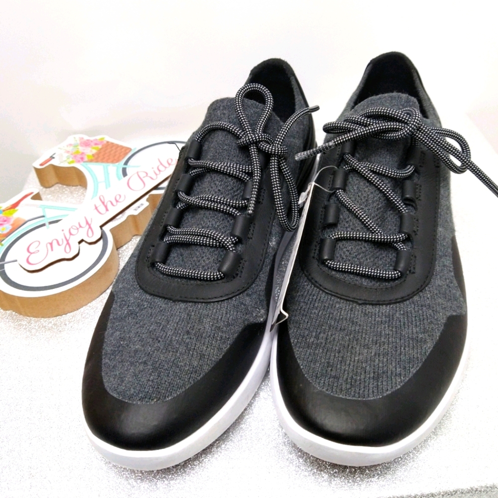 Under Armour NWT Black women's Uas Runaway 2.0 sho